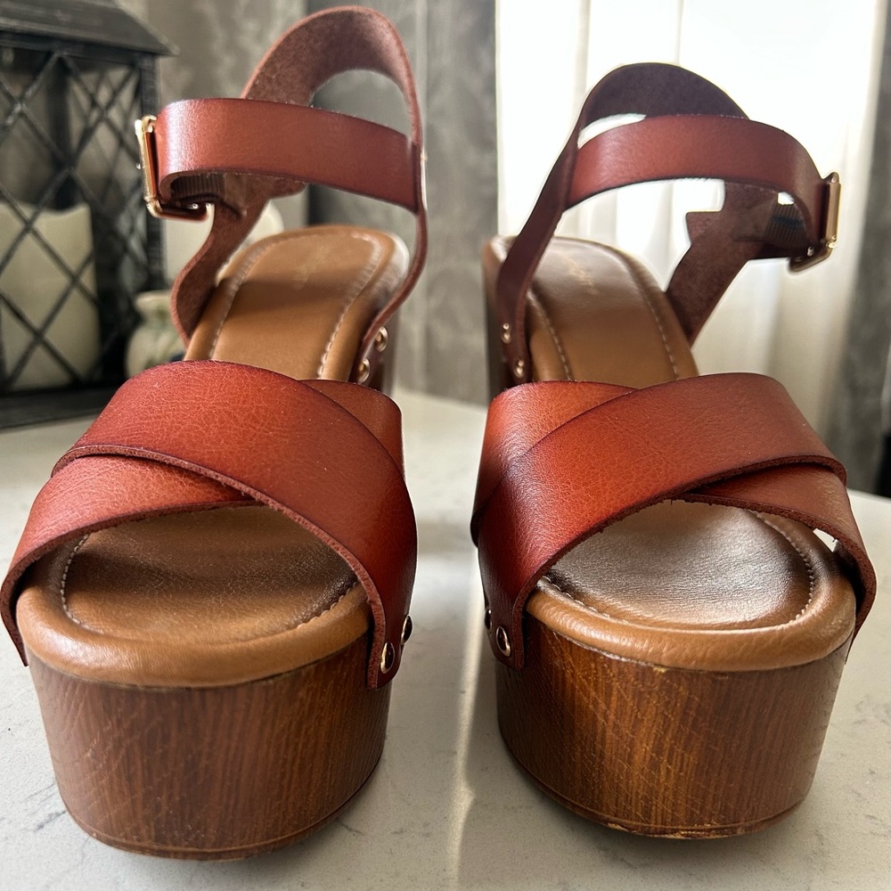 Like New Limelight Women’s Platform Sandal - Picture 12 of 14